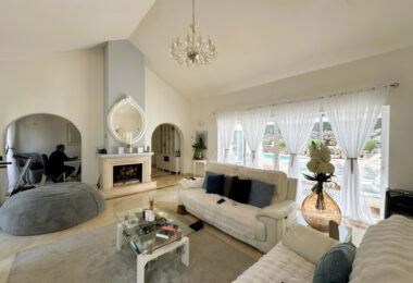 Charming Villa for Sale in Zona B, Sotogrande Costa