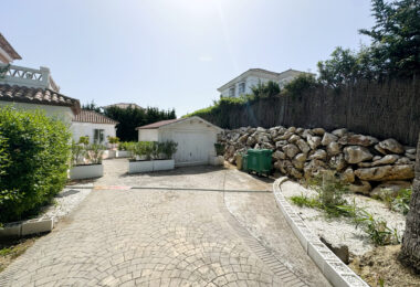 Charming Villa for Sale in Zona B, Sotogrande Costa