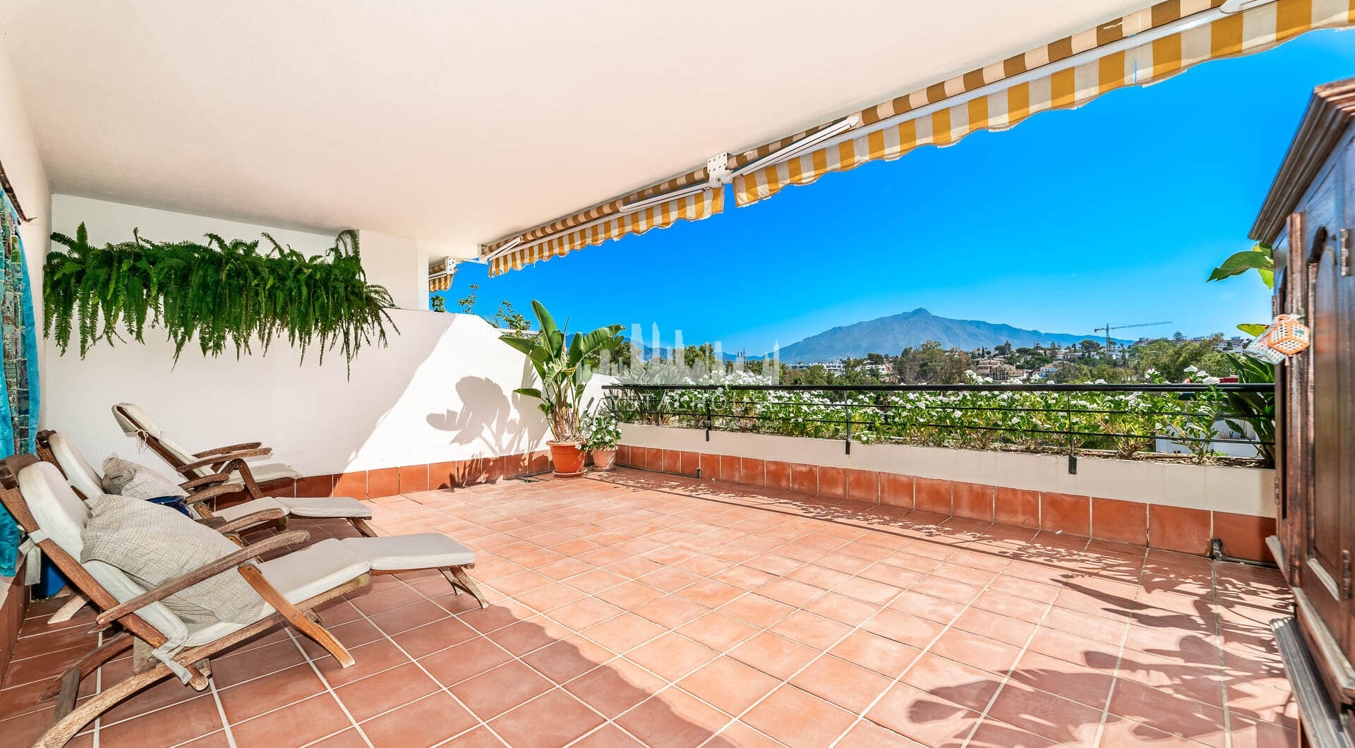 Golf-front Duplex Penthouse with views to La Concha in Guadalmina