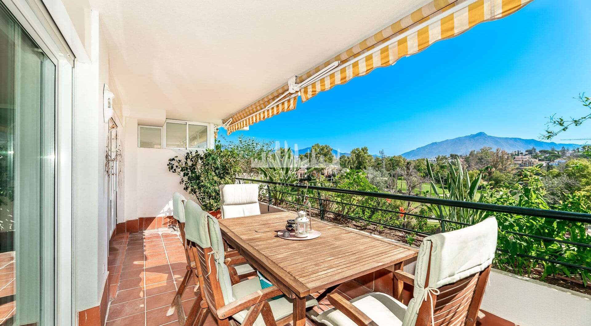 Golf-front Duplex Penthouse with views to La Concha in Guadalmina