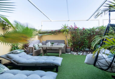 Modern South-Facing Townhouse with Premium Finishes – Move-In Ready