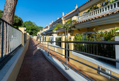 Modern South-Facing Townhouse with Premium Finishes – Move-In Ready