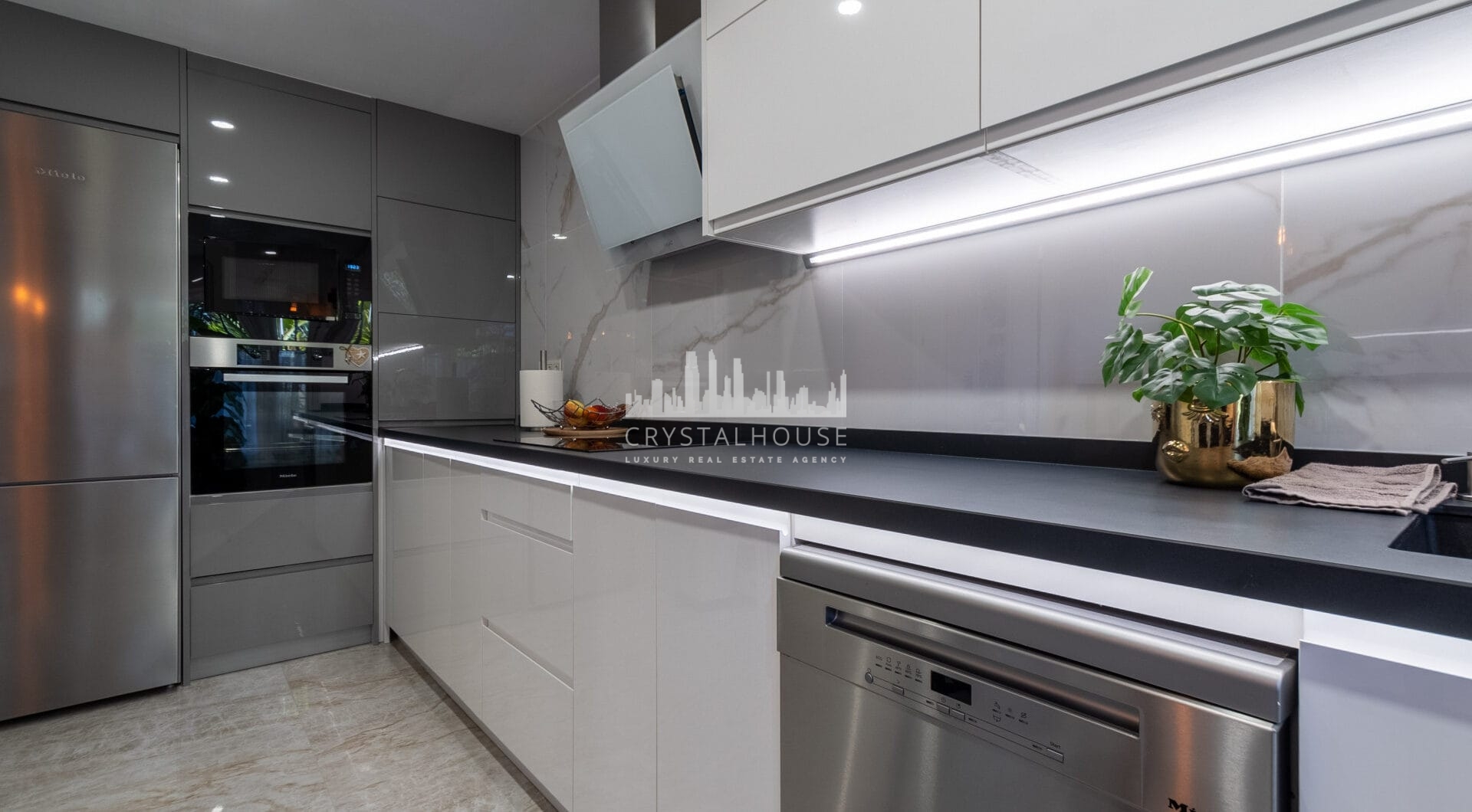 Modern South-Facing Townhouse with Premium Finishes – Move-In Ready