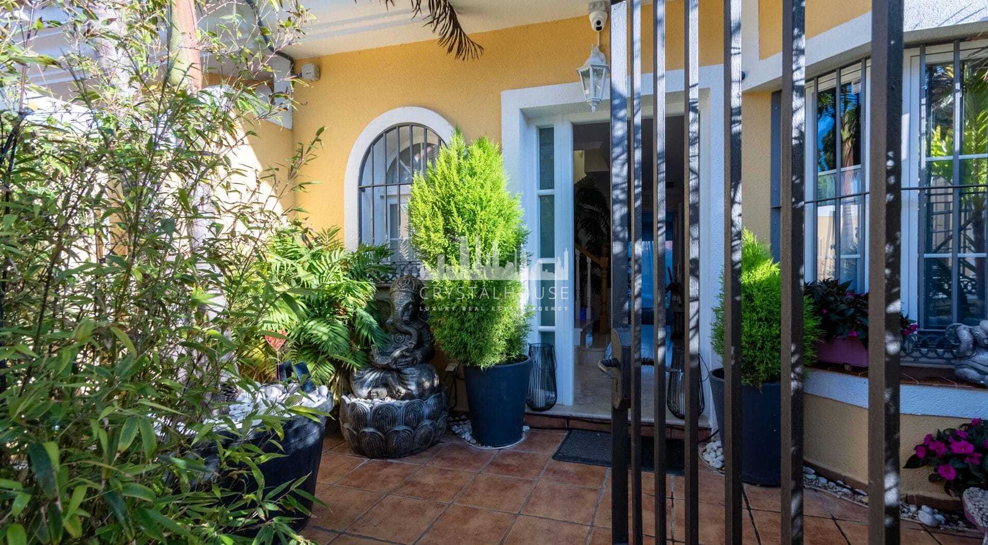 Modern South-Facing Townhouse with Premium Finishes – Move-In Ready