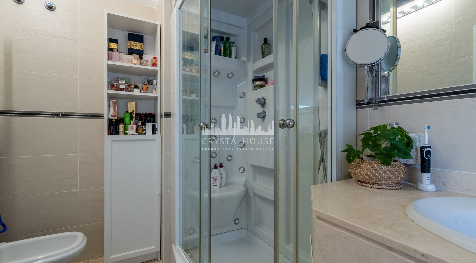 Modern South-Facing Townhouse with Premium Finishes – Move-In Ready