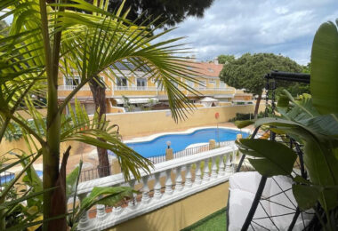 Modern South-Facing Townhouse with Premium Finishes – Move-In Ready