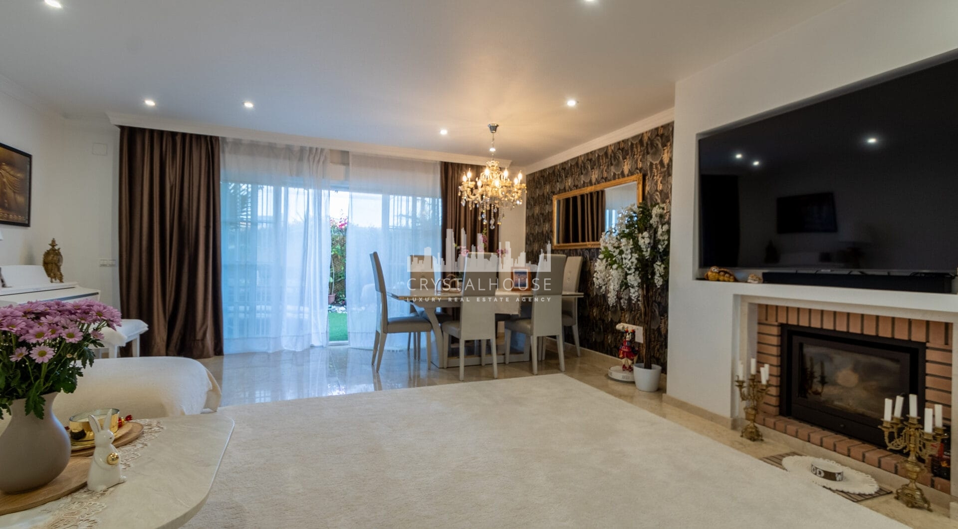 Modern South-Facing Townhouse with Premium Finishes – Move-In Ready