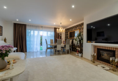 Modern South-Facing Townhouse with Premium Finishes – Move-In Ready