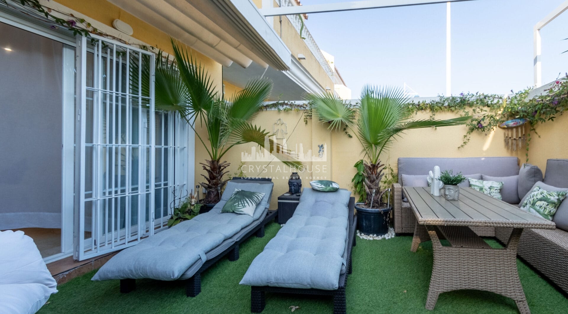 Modern South-Facing Townhouse with Premium Finishes – Move-In Ready