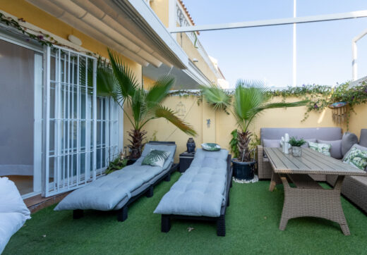 Modern South-Facing Townhouse with Premium Finishes – Move-In Ready