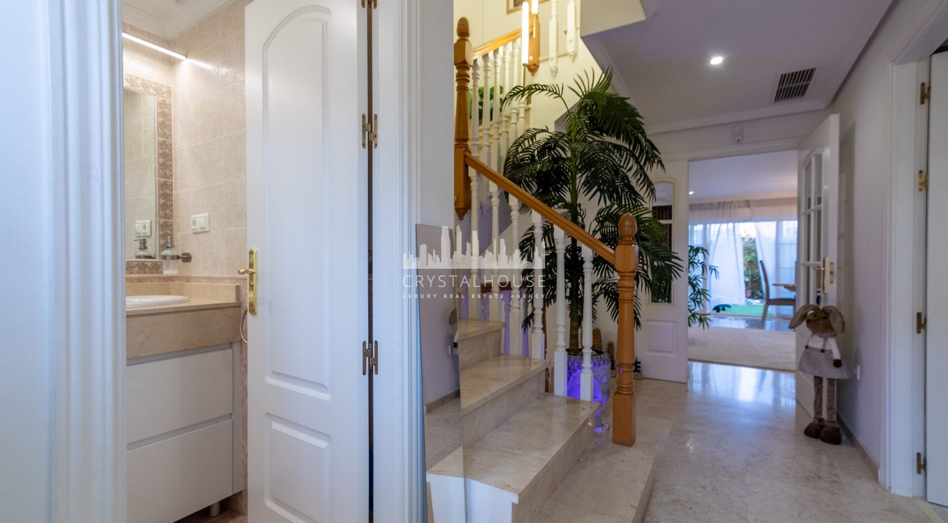 Modern South-Facing Townhouse with Premium Finishes – Move-In Ready