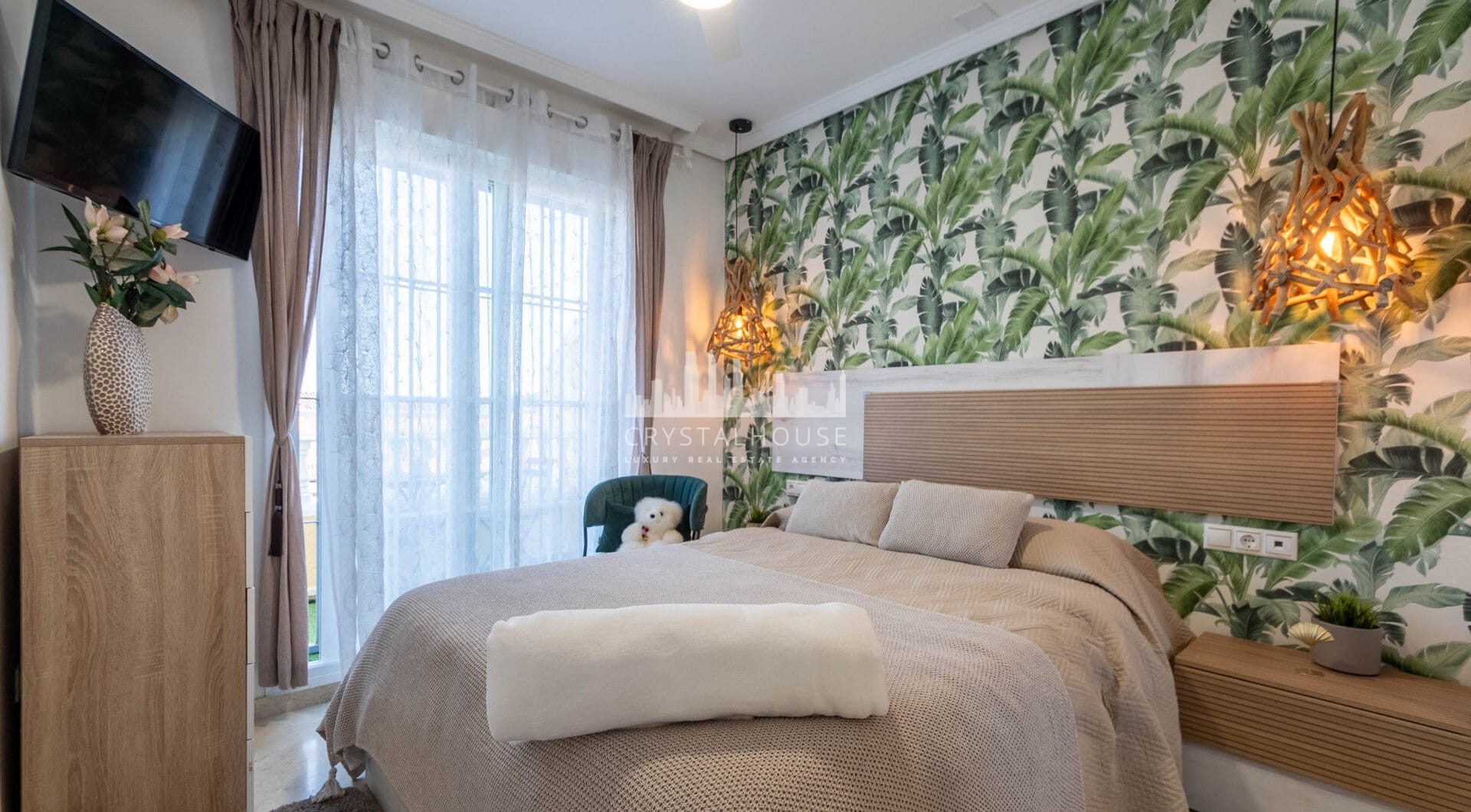 Modern South-Facing Townhouse with Premium Finishes – Move-In Ready