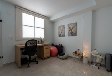 Modern South-Facing Townhouse with Premium Finishes – Move-In Ready