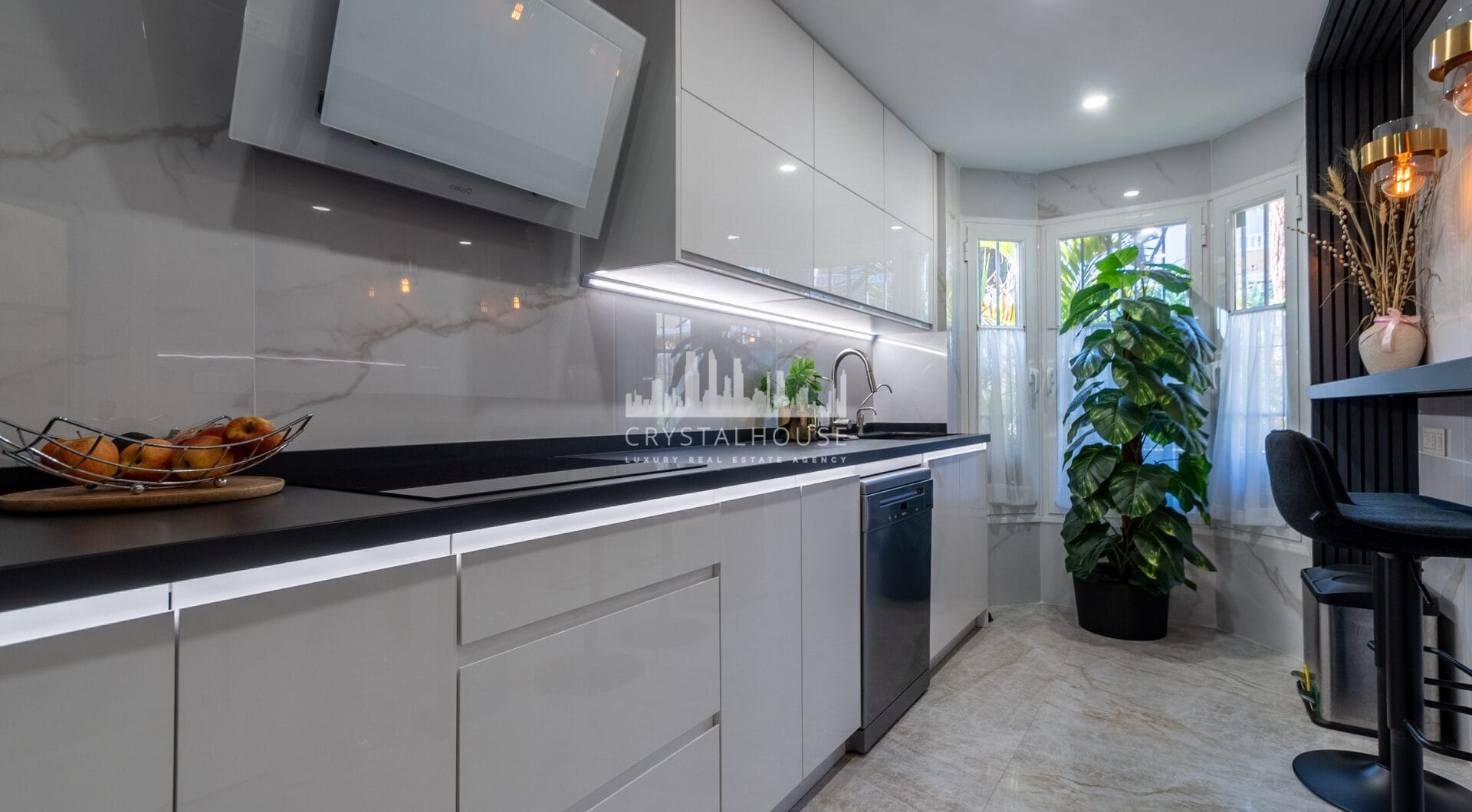 Modern South-Facing Townhouse with Premium Finishes – Move-In Ready