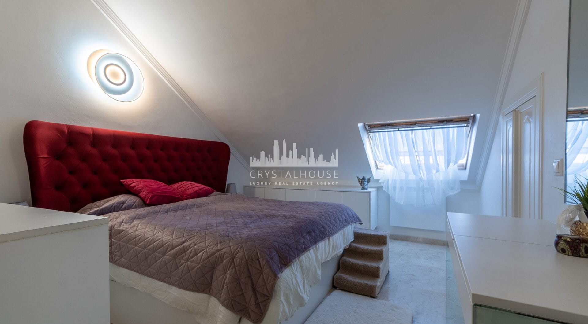 Modern South-Facing Townhouse with Premium Finishes – Move-In Ready