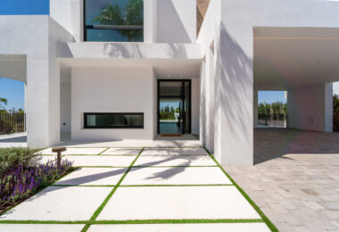 Elegant Villa with Sea and Golf Views in Nueva Andalucia, Marbella