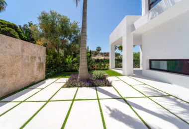 Elegant Villa with Sea and Golf Views in Nueva Andalucia, Marbella