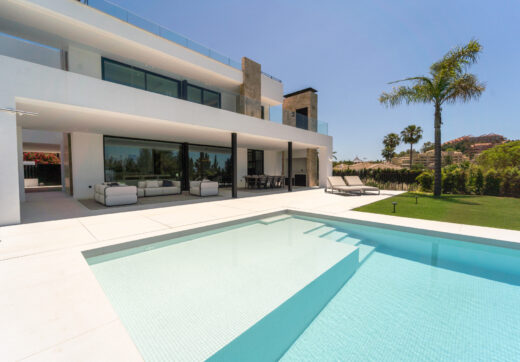 Elegant Villa with Sea and Golf Views in Nueva Andalucia, Marbella