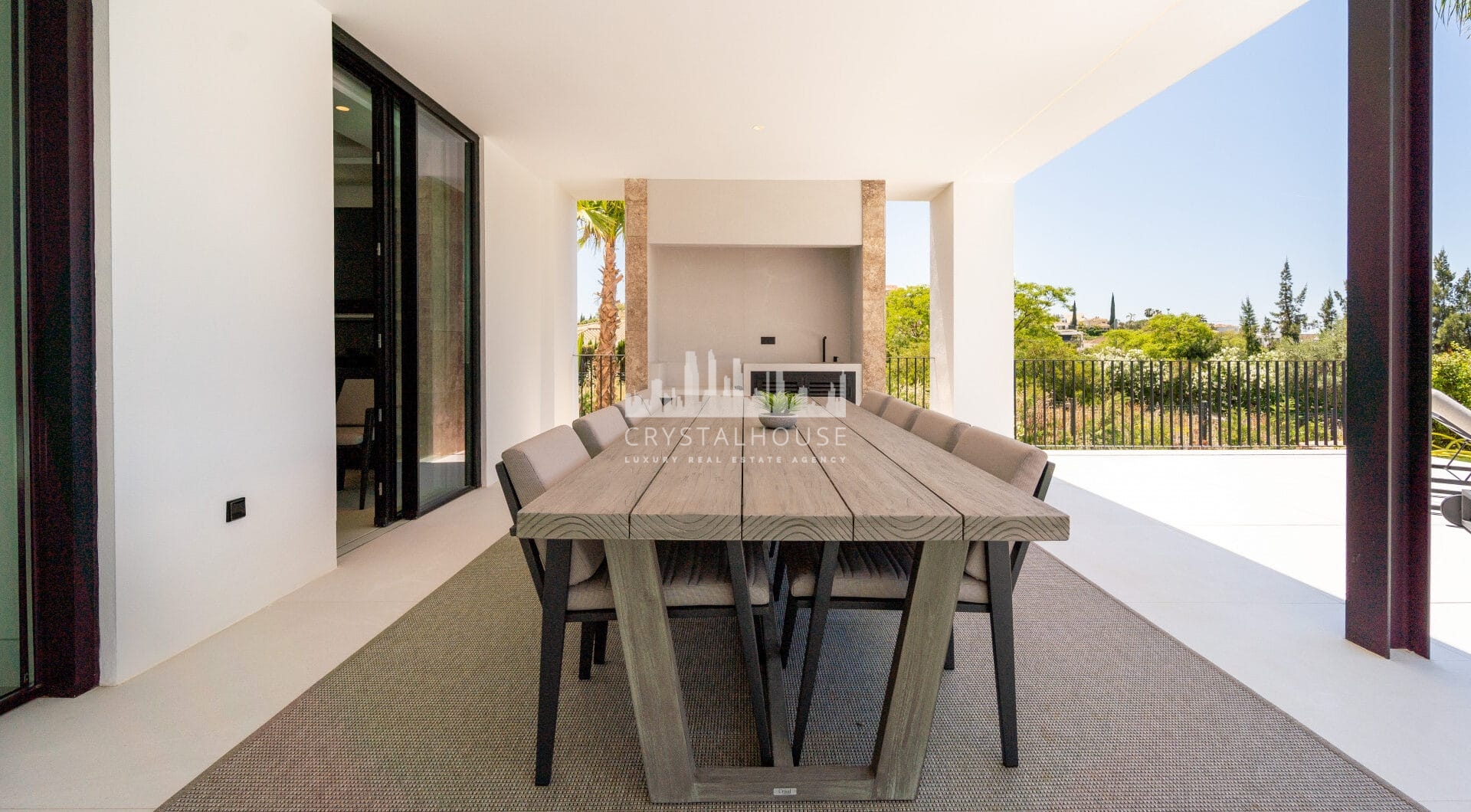 Elegant Villa with Sea and Golf Views in Nueva Andalucia, Marbella