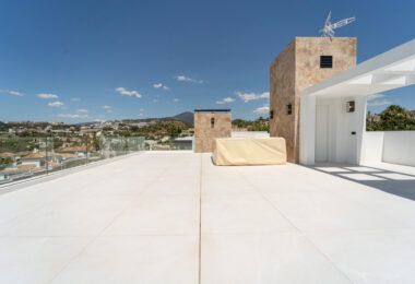 Elegant Villa with Sea and Golf Views in Nueva Andalucia, Marbella