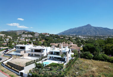 Elegant Villa with Sea and Golf Views in Nueva Andalucia, Marbella