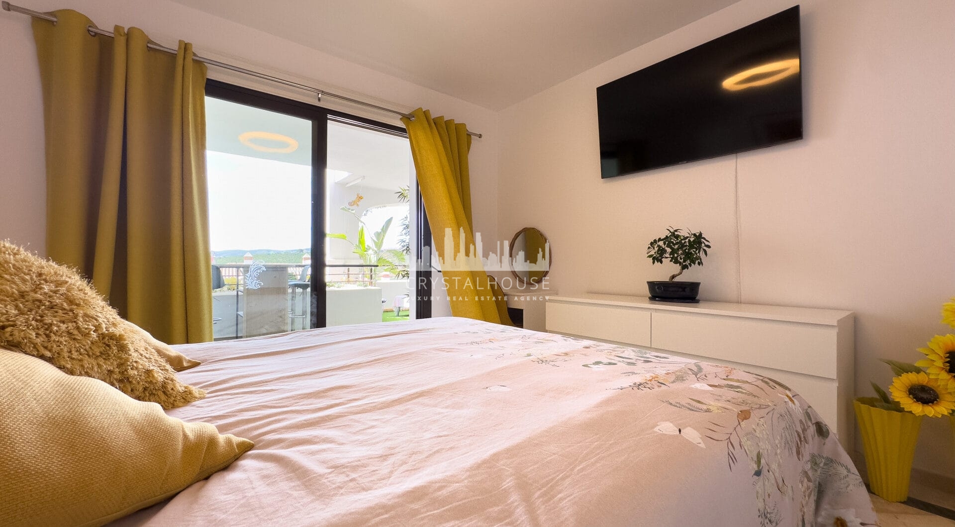 Amazing spacious with amazing views APARTMENT in Casares Golf.