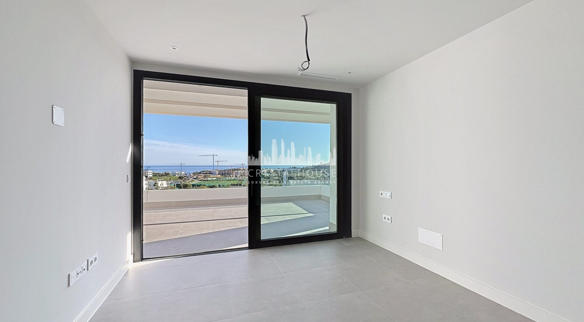 Stunning Penthouse with Panoramic Views in Estepona West