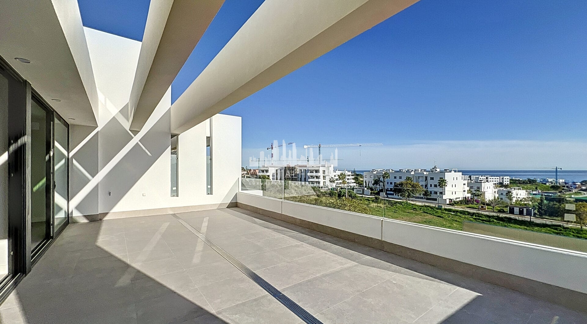 Stunning Penthouse with Panoramic Views in Estepona West