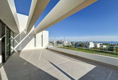 Stunning Penthouse with Panoramic Views in Estepona West