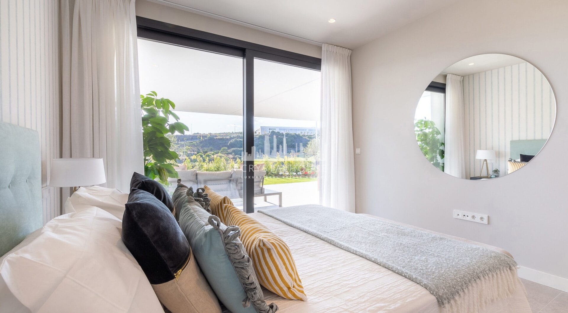 Stunning Penthouse with Panoramic Views in Estepona West