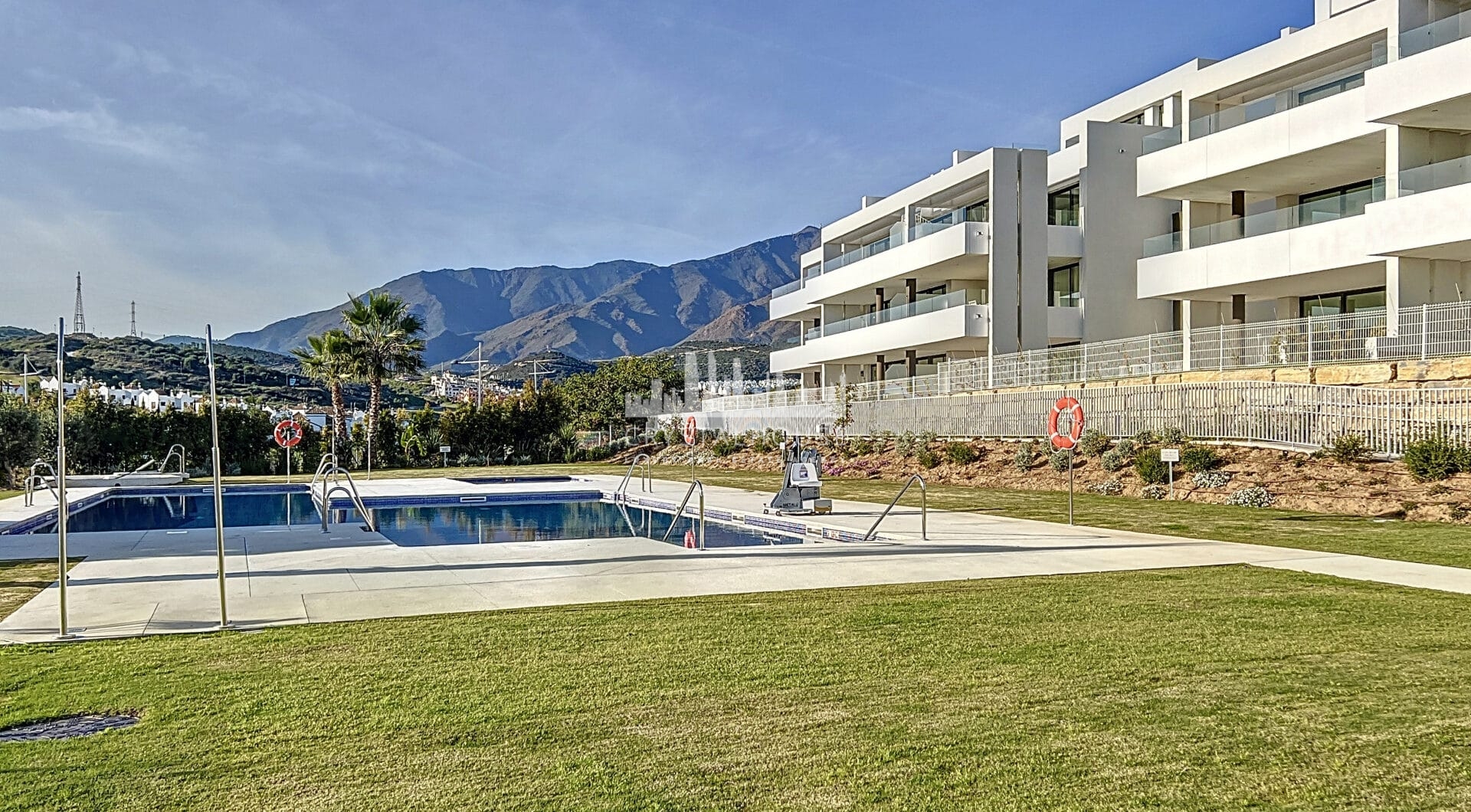 Stunning Penthouse with Panoramic Views in Estepona West