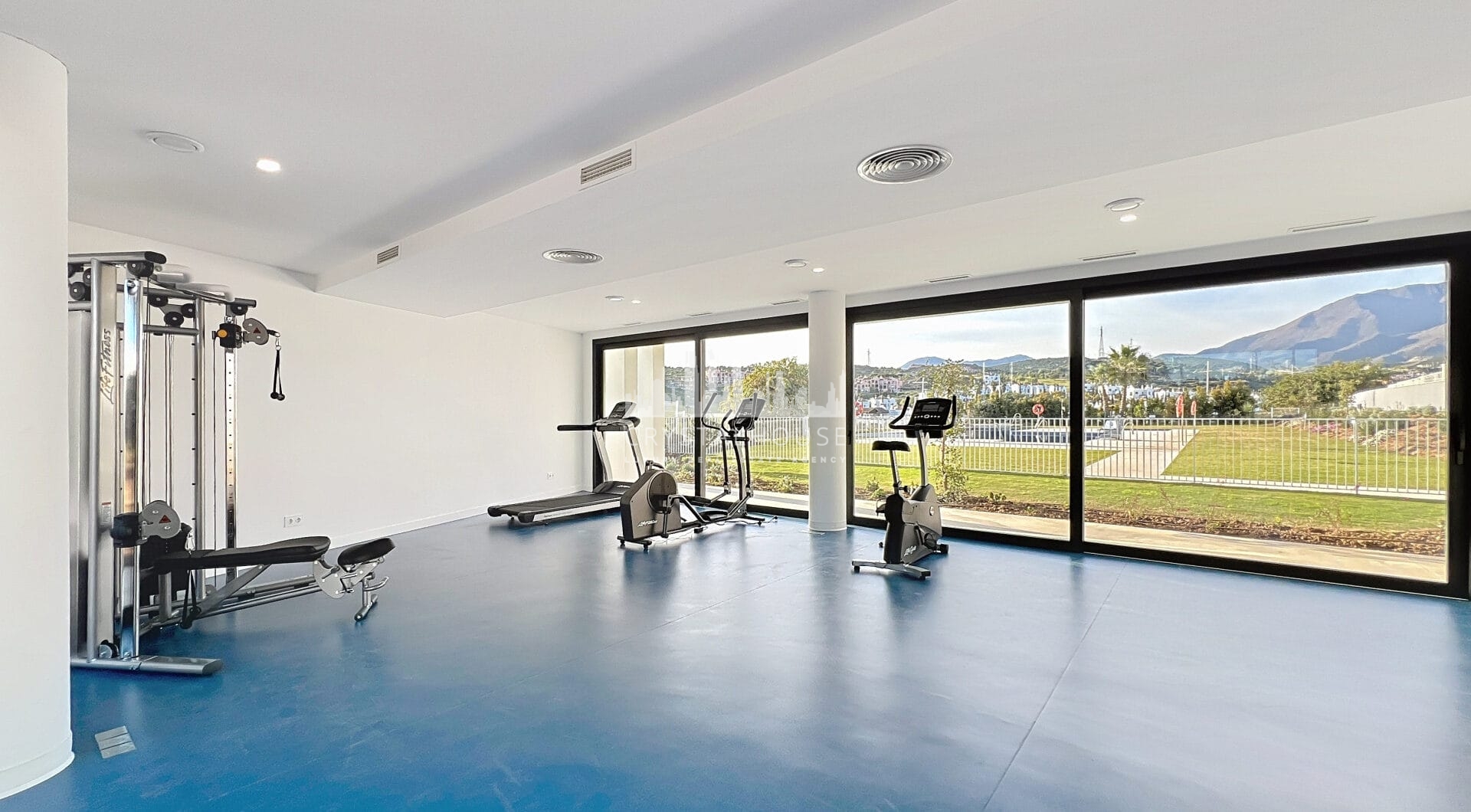 Stunning Penthouse with Panoramic Views in Estepona West