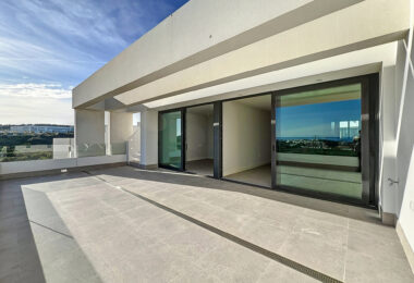 Stunning Penthouse with Panoramic Views in Estepona West