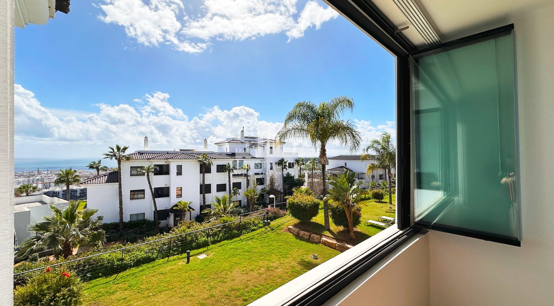 Luxury apartment in Mirador Estepona Hills Phase I, Costa del Sol.