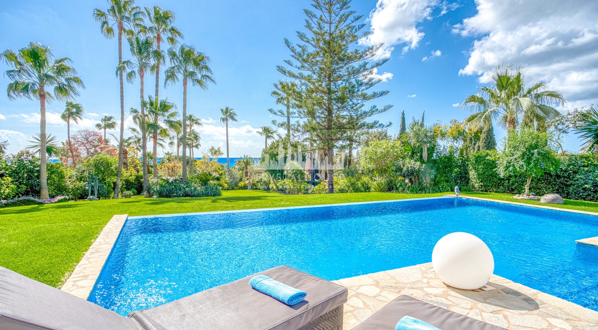 Beautiful, south facing four bedroom Villa located in the sought after area of Hacienda Las Chapas, Marbella