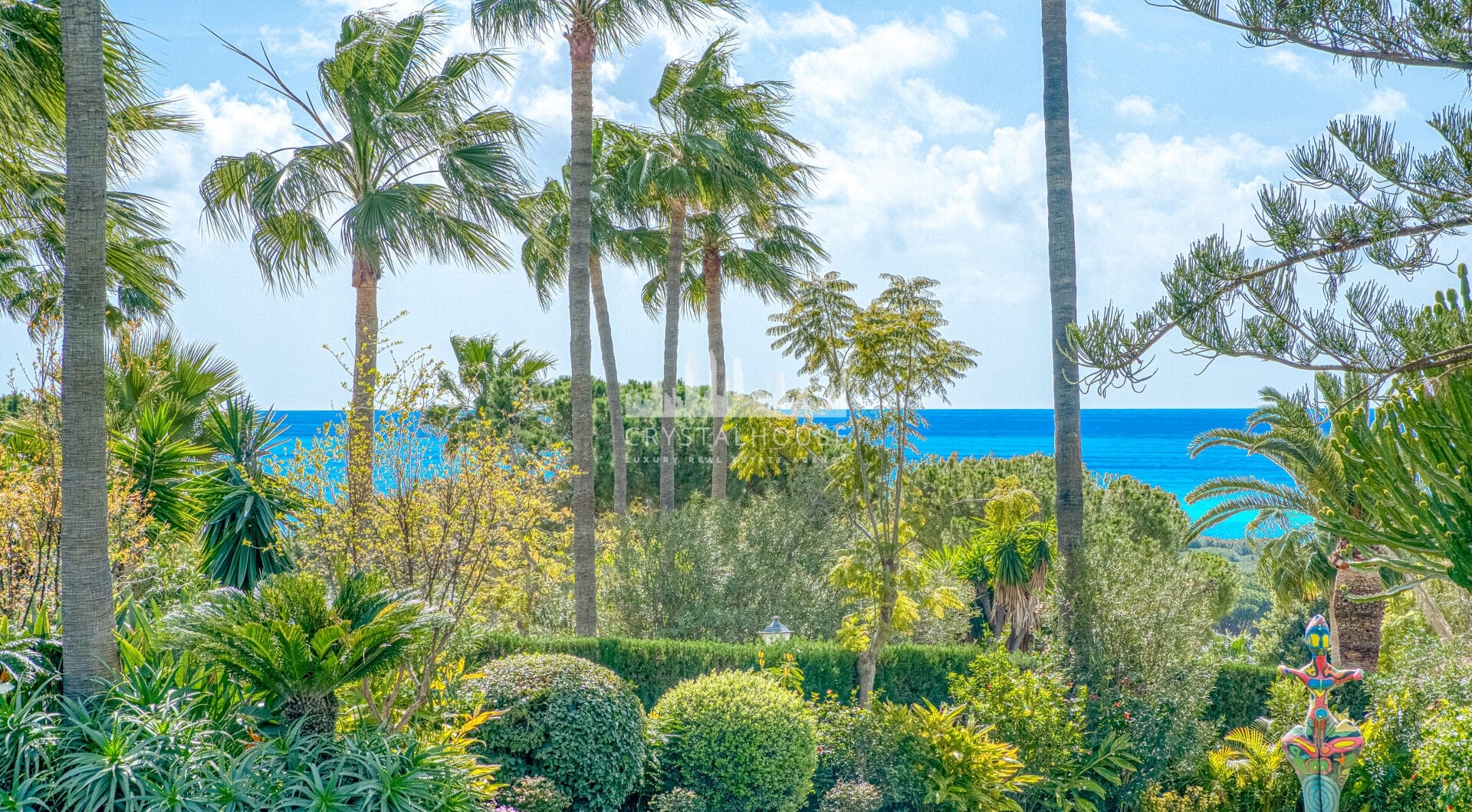 Beautiful, south facing four bedroom Villa located in the sought after area of Hacienda Las Chapas, Marbella