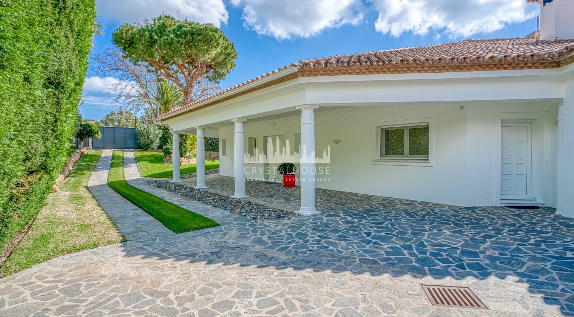 Beautiful, south facing four bedroom Villa located in the sought after area of Hacienda Las Chapas, Marbella