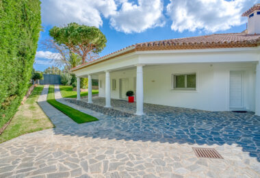 Beautiful, south facing four bedroom Villa located in the sought after area of Hacienda Las Chapas, Marbella