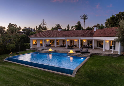 Beautiful, south facing four bedroom Villa located in the sought after area of Hacienda Las Chapas, Marbella