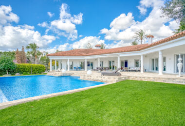 Beautiful, south facing four bedroom Villa located in the sought after area of Hacienda Las Chapas, Marbella