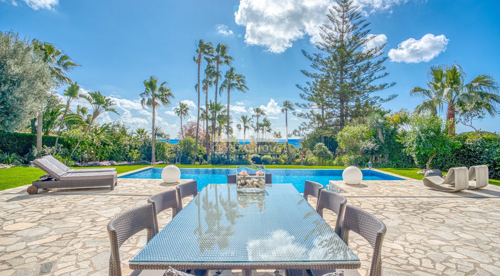 Beautiful, south facing four bedroom Villa located in the sought after area of Hacienda Las Chapas, Marbella