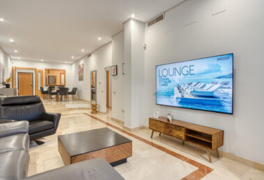 Fantastic Three-Bedroom Apartment in Las Mimosas Beach Gardens, Nueva Andalucía