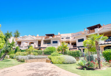 Fantastic Three-Bedroom Apartment in Las Mimosas Beach Gardens, Nueva Andalucía