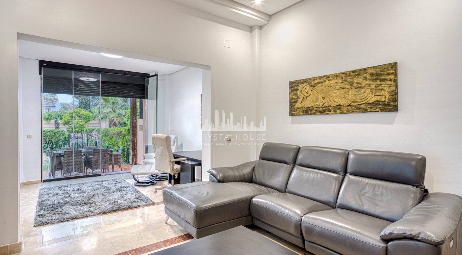 Fantastic Three-Bedroom Apartment in Las Mimosas Beach Gardens, Nueva Andalucía
