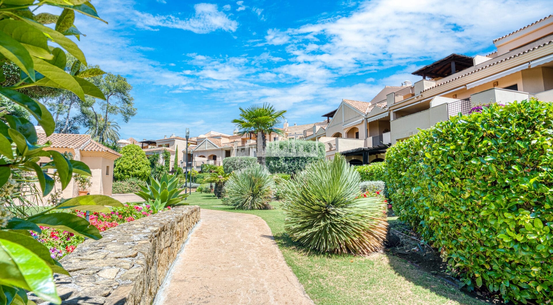 Fantastic Three-Bedroom Apartment in Las Mimosas Beach Gardens, Nueva Andalucía