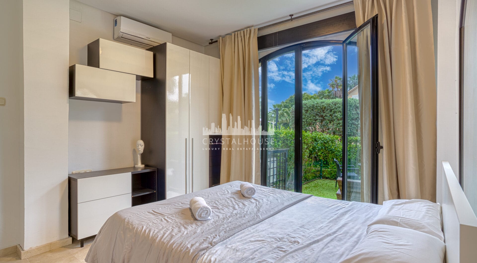 Fantastic Three-Bedroom Apartment in Las Mimosas Beach Gardens, Nueva Andalucía