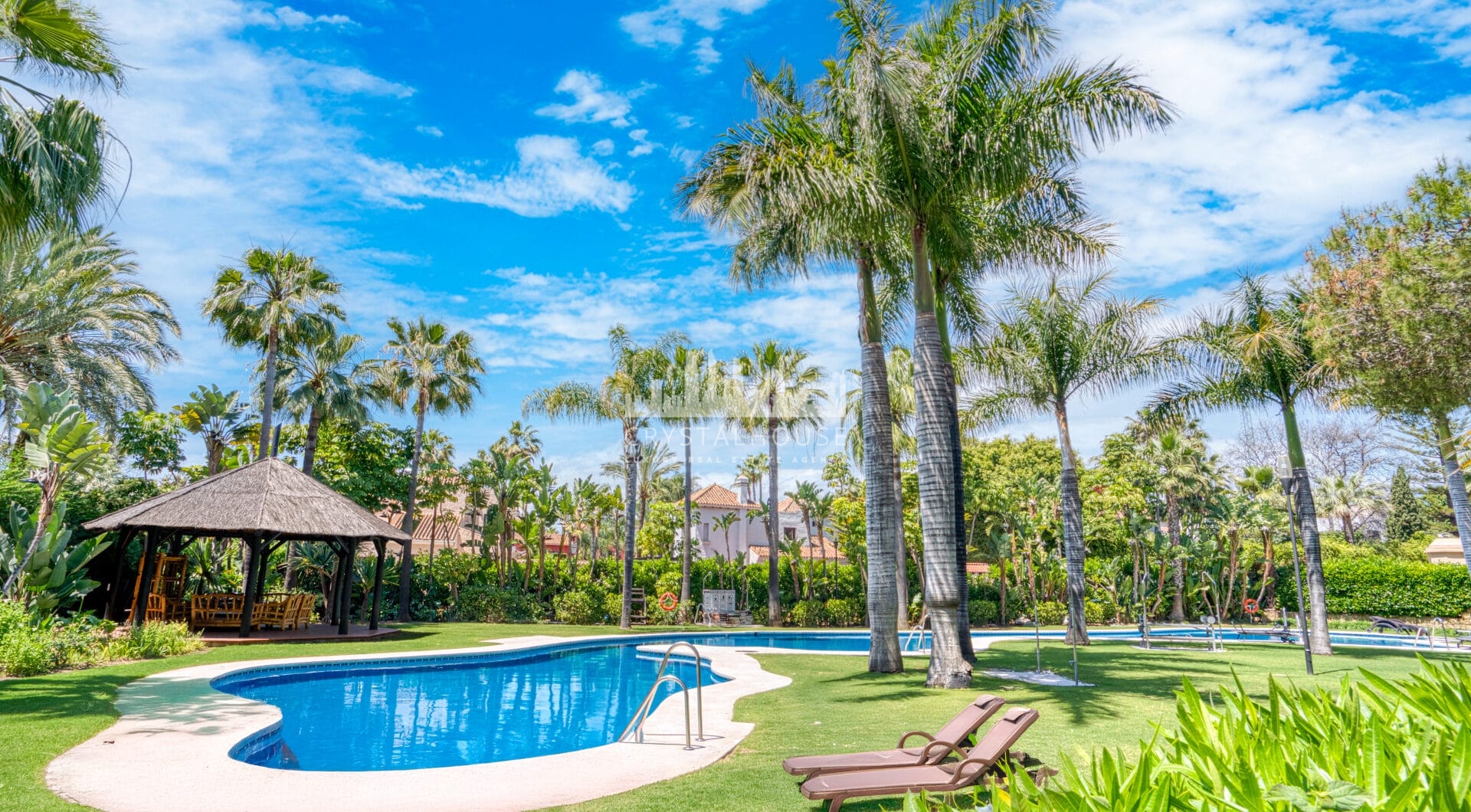 Fantastic Three-Bedroom Apartment in Las Mimosas Beach Gardens, Nueva Andalucía