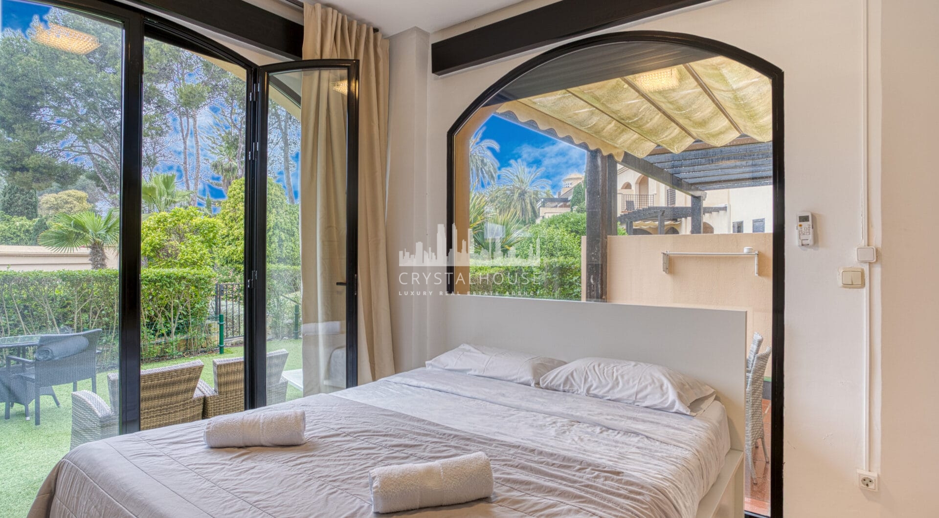 Fantastic Three-Bedroom Apartment in Las Mimosas Beach Gardens, Nueva Andalucía