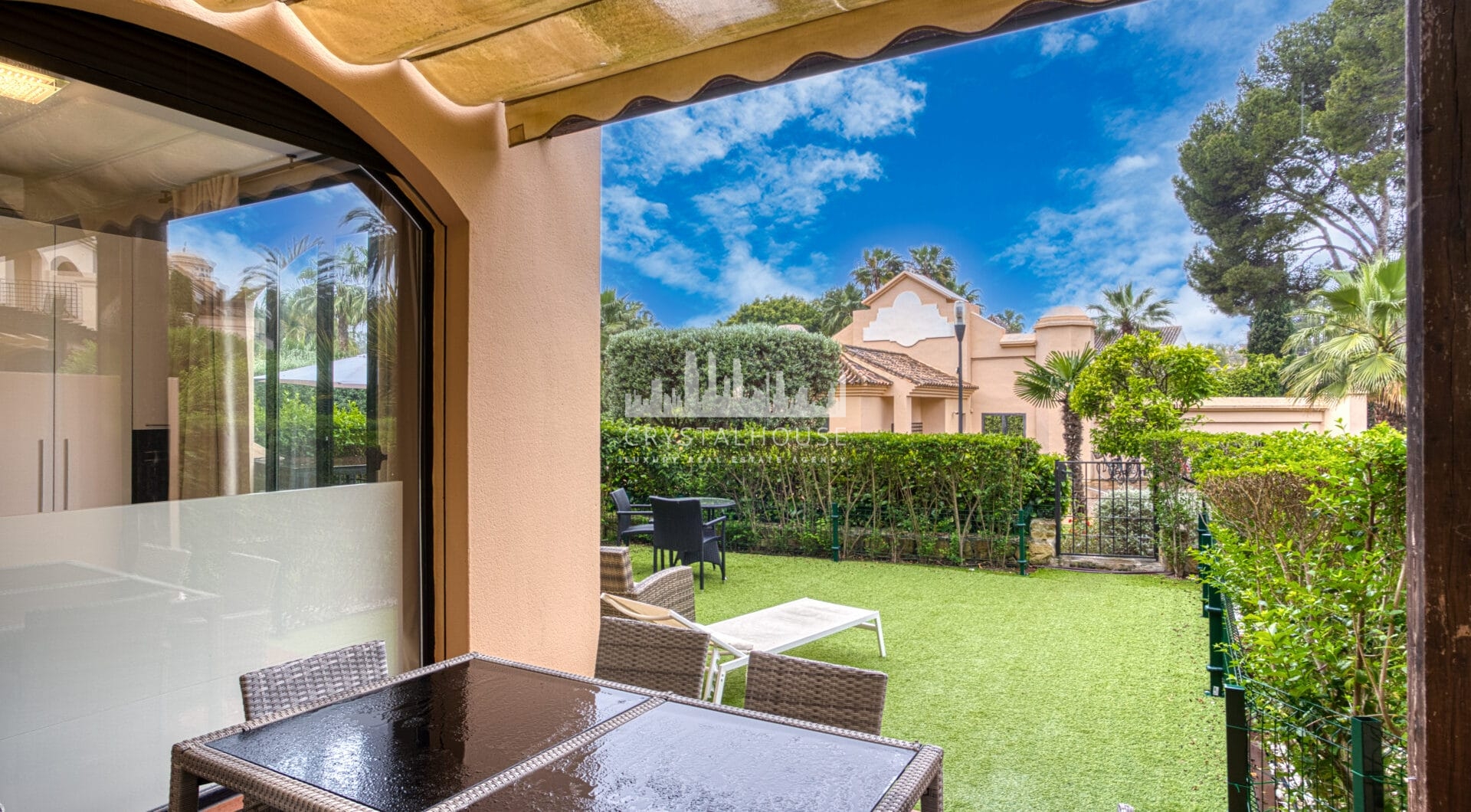 Fantastic Three-Bedroom Apartment in Las Mimosas Beach Gardens, Nueva Andalucía