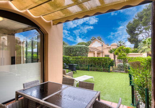 Fantastic Three-Bedroom Apartment in Las Mimosas Beach Gardens, Nueva Andalucía